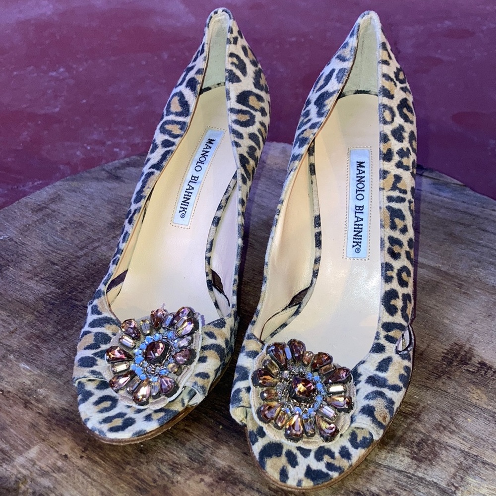 Manolo Blahnik cheetah print pumps